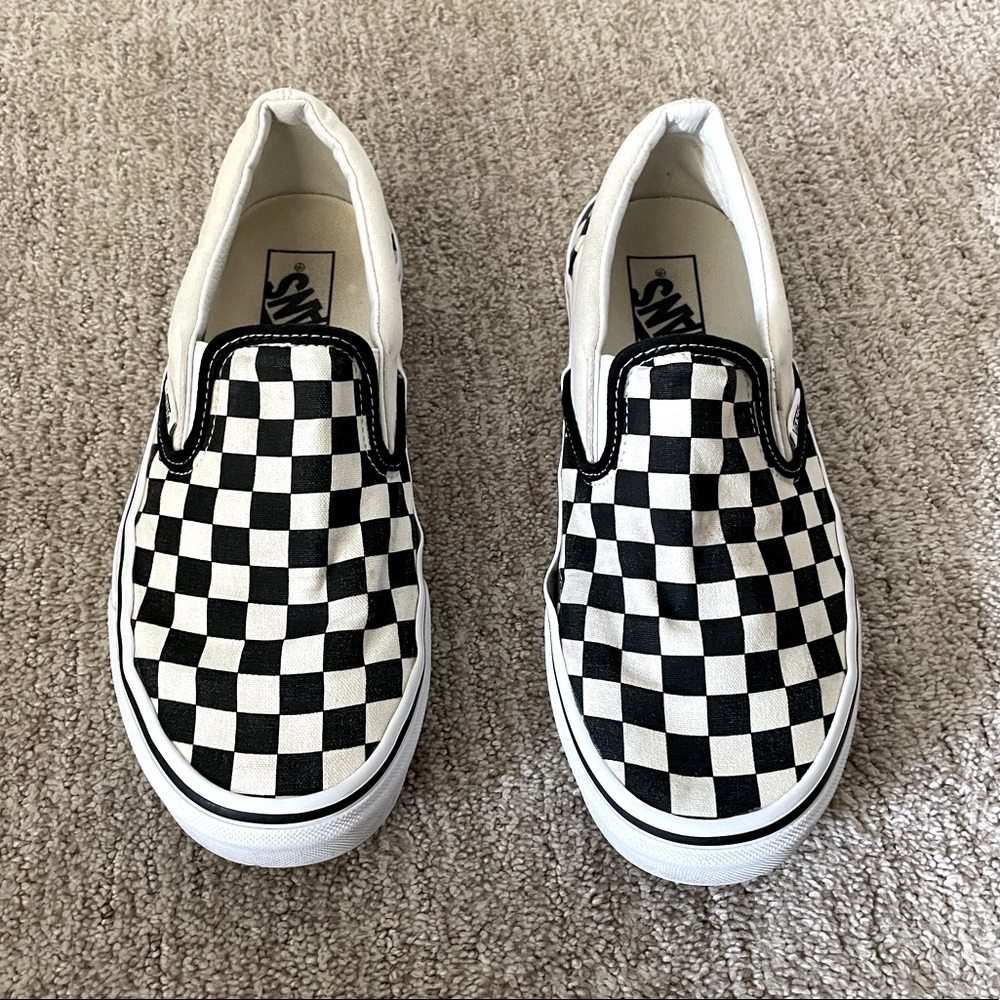 Checkered black and white slip on Vans in a Women’s Size 8, in perfect shape!!
